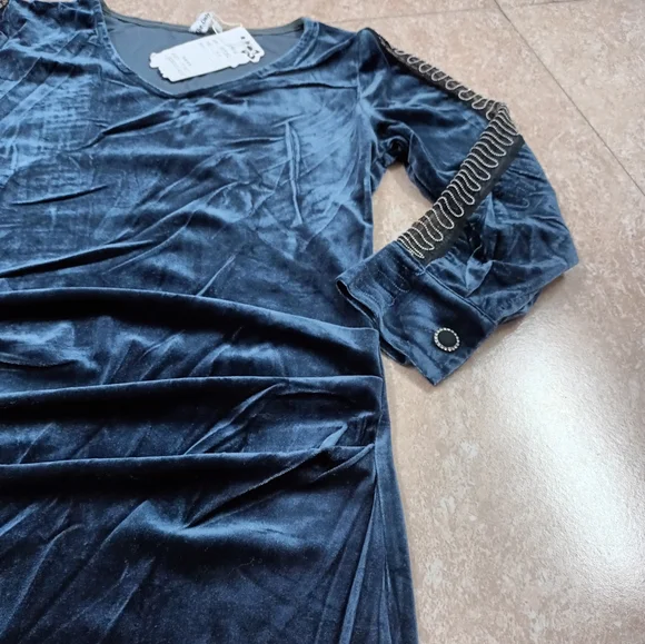 Velvet designer dress...condition new.. - Picture 2 of 8